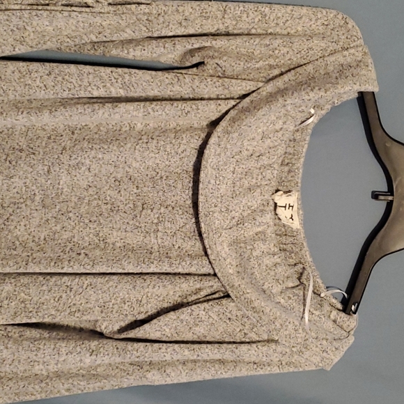 Sweater - Picture 4 of 6